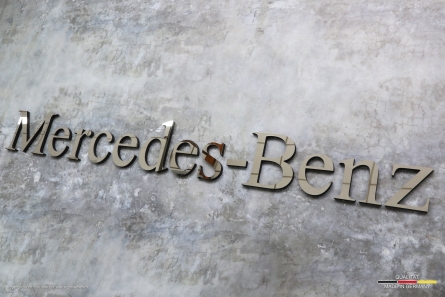 Mercedes Benz - Hochwertige 3D-Buchstaben aus poliertem Edelstahl