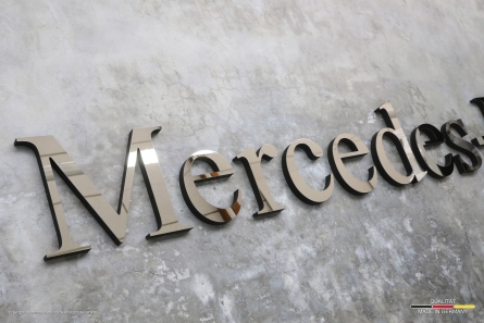 Mercedes Benz - Hochwertige 3D-Buchstaben aus poliertem Edelstahl