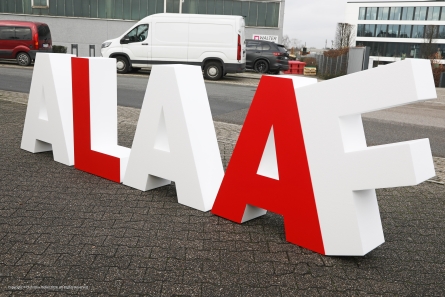 ALAAF - Große stehende Buchstaben für eine Karnevalsveranstaltung