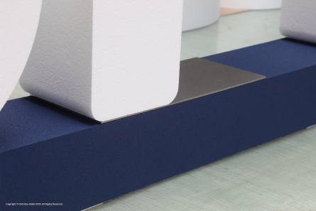 SPEX - Große stehende Buchstaben mit Sockelstreifen