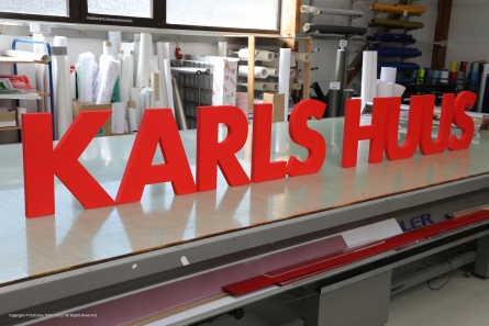 KARLS HUUS - Stehende Buchstaben aus lackiertem PVC