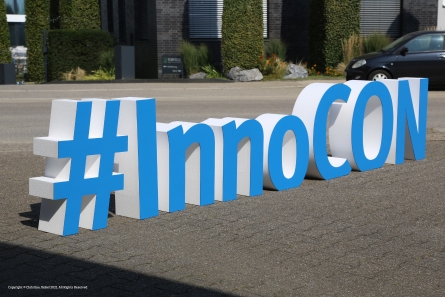 InnoCON - Stehende 3D-Buchstaben aus Styropor und PVC