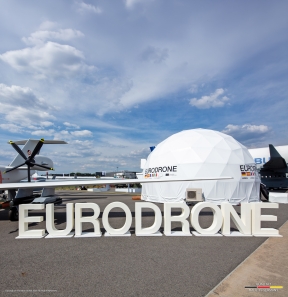 EURODRONE - Stehende 3D-Buchstaben für ein Event im Außenbereich