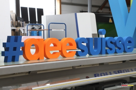 aeesuisse - Stehendes Hashtag und 3D-Buchstaben aus Styrodur