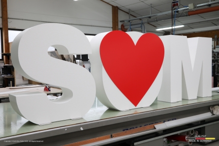 XXL Herz + Buchstaben aus schwerentfalmmbarem Styropor. SOM - Stehendes 3D Herz und Buchstaben in XXL