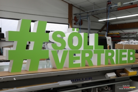 SÖLL VERTRIEB - Stehendes Hashtag mit 2-zeiligen 3D-Buchstaben