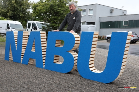 NABU - Stehende Holzbuchstaben aus nachhaltigem OSB und Fichtenholz