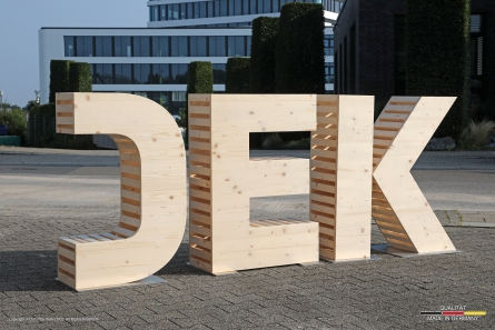 DEK - Stehende Holzbuchstaben aus Fichte