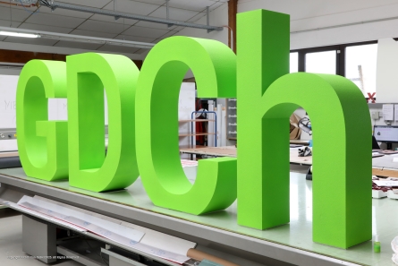 GDCh - Stehende Buchstaben aus lackiertem Styropor