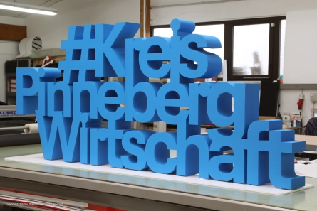#KreisPinnebergWirtschaft - Gestapelte Buchstaben aus Styropor