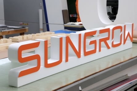 SUNGROW - Stehendes Logo