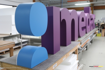 medac - Große stehende Buchstaben aus hochwertigem EPS & Forex
