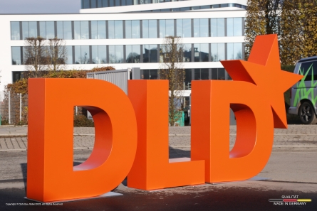 DLD - Robuster Logoaufsteller für den Außenbereich