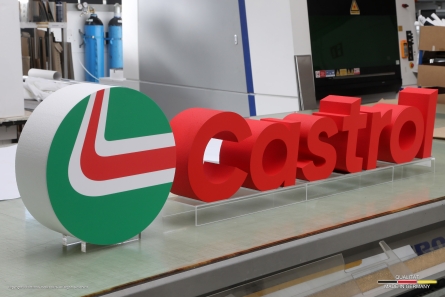 Castrol - Stehendes Logo und Buchstaben aus hochwertigem Styropor