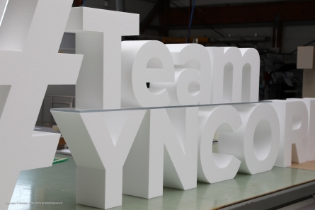#Team YNCORIS - 2-zeilig stehende Buchstaben aus Styropor (B1)
