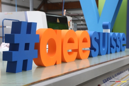 aeesuisse - Stehendes Hashtag und 3D-Buchstaben aus Styrodur