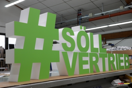 SÖLL VERTRIEB - Stehendes Hashtag mit 2-zeiligen 3D-Buchstaben