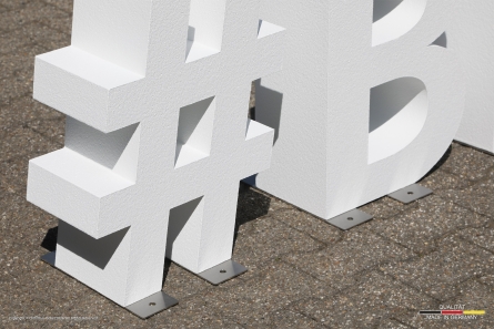 #BENSER - Stehende 3D-Buchstaben für den Außenbereich