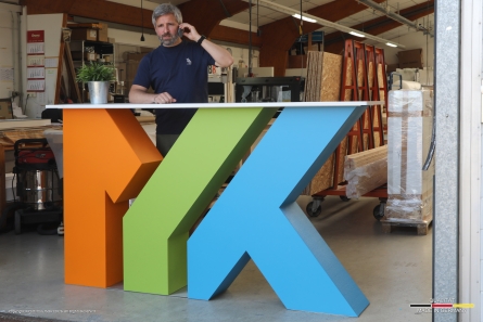 MYK - Logo-Theke aus stehenden Buchstaben