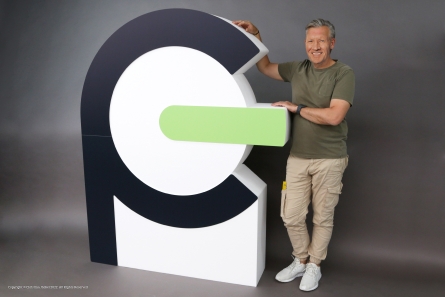 Charging Interface - Großes stehendes Logo aus Styropor