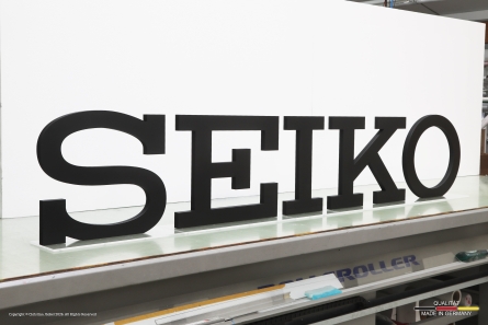SEIKO - Stehende Buchstaben aus lackiertem PVC