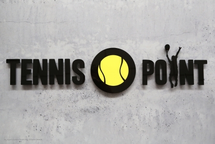 TENNIS POINT - 3D-Logo aus farbigem Acrylglas