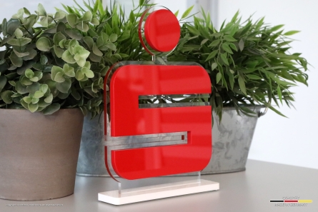 Sparkasse - Tischaufsteller aus farbigem und klaren Acrylglas