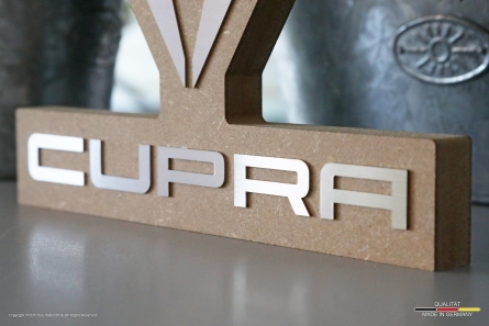 CUPRA - Tischaufsteller aus MDF und Edelstahl