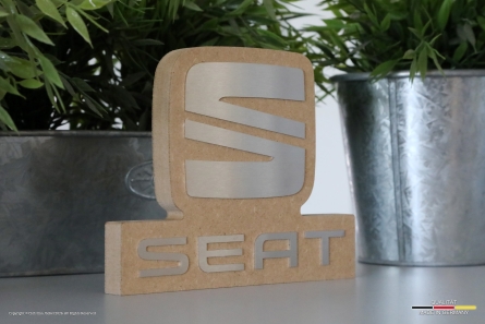 SEAT - Tischaufsteller aus MDF und Edelstahl