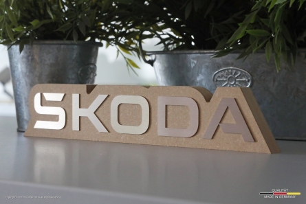 SKODA - 3D-Tischaufsteller aus MDF-Holz und Edelstahl