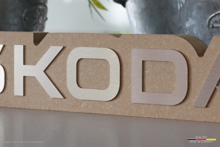 SKODA - 3D-Tischaufsteller aus MDF-Holz und Edelstahl