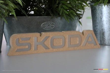 SKODA - 3D-Tischaufsteller aus MDF-Holz und Edelstahl