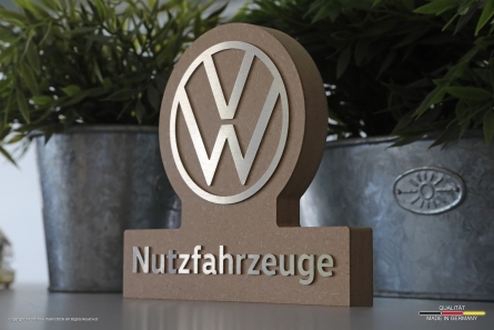 VW Nutzfahrzeuge - Tischaufsteller aus MDF und Edelstahl