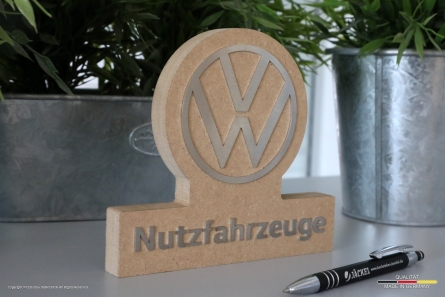 VW Nutzfahrzeuge - Tischaufsteller aus MDF und Edelstahl