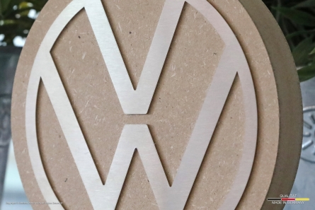 Volkswagen - Tischaufsteller aus Holz und Edelstahl