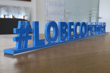 Hashtag LOBECOPOWER - Tischaufsteller aus Acrylglas