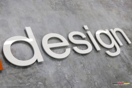 maidesign - Bürologo aus farbigem Acrylglas (Acrylox)