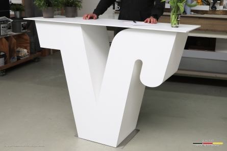 Volksbanken-Raiffeisenbanken - Stehendes Logo als Empfangstheke und Rednerpult