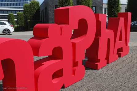PHAENO - Stehende XXL-Buchstaben für den Außenbereich