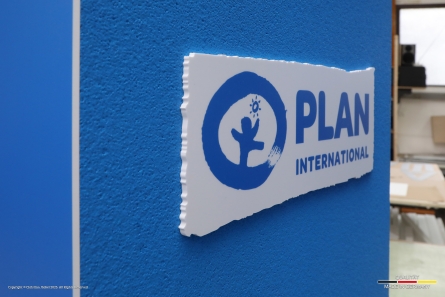 PLAN International - XXL-Dominosteine