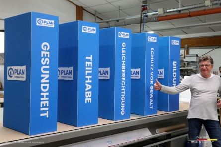 PLAN International - XXL-Dominosteine