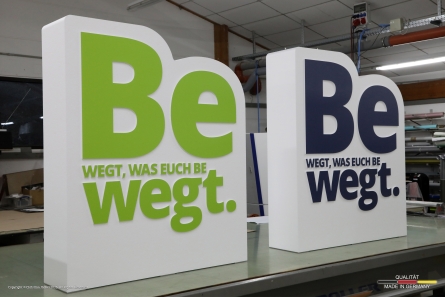 EWR - Bewegt - Logo-Aufsteller aus Styropor und Forex