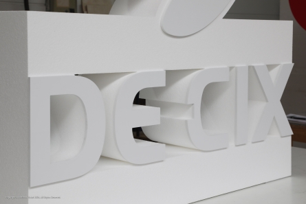 DECIK - Stehendes 3D-Logo in XXL