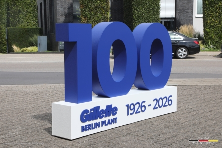 100 Jahre Gillette - Großer Aufsteller für Firmenjubiläum